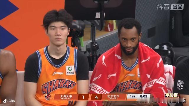 上海男篮的季后赛真的危险了！1、在主场被打成1-1后，后面两场需要去北京打2个