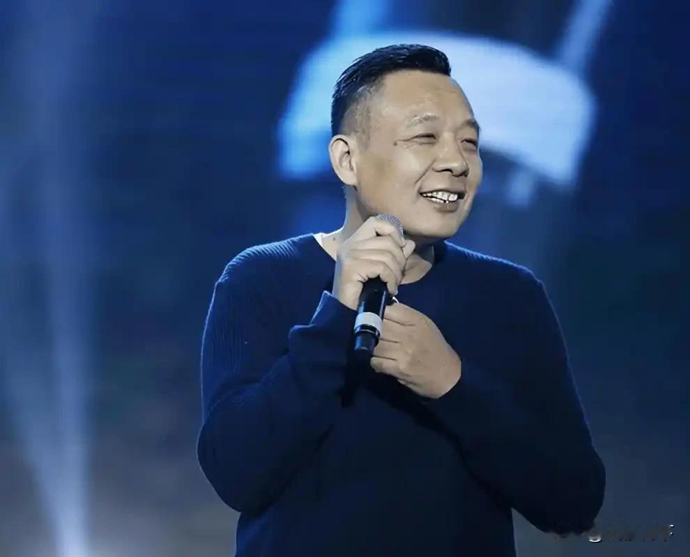 于东来又惹上事了，自从前两天于东来发文力挺韩红后，他的直播间评论就开始两极分化了
