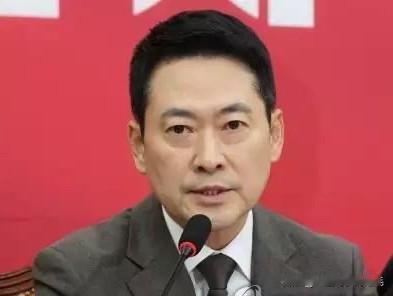 1月29日，韩国国民力量党党首张东赫国会最高委员会会议上发表讲话，就美国总统拟以