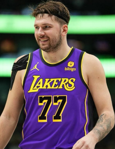 东詹挡拆的主要原因：东契奇艾顿挡拆配合“适配性严重不足”东契奇喜欢垂直空接威胁