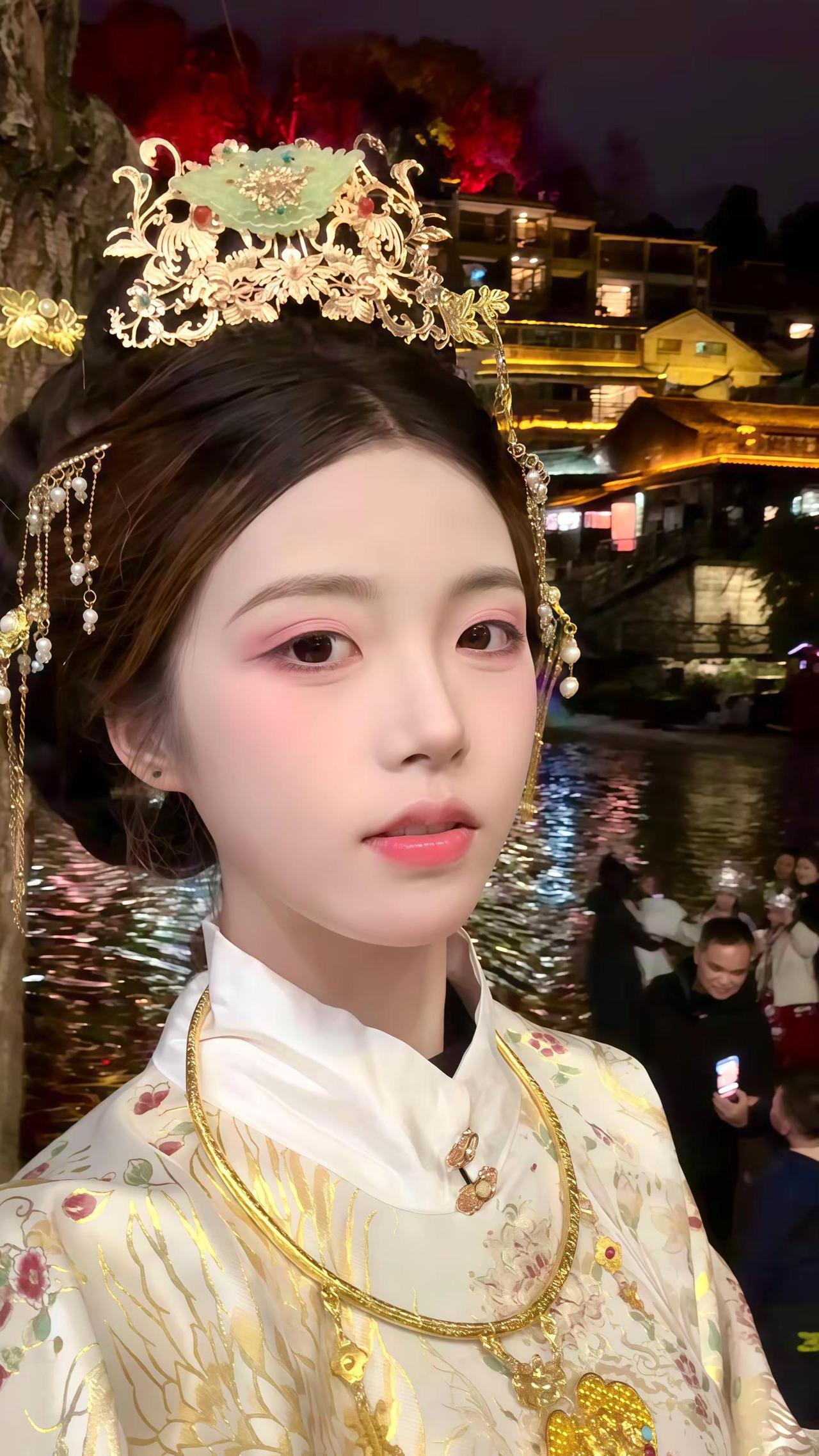 遇见你的眉眼如清风明月明制汉服