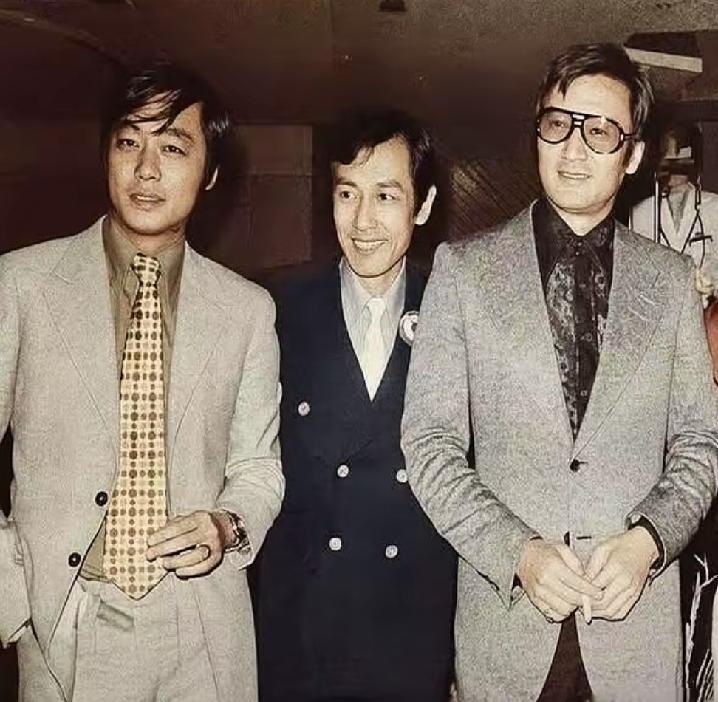 其实谢贤也就是19岁的那张照片拍的漂亮了一点，其实也没有传说中的那么帅。比如