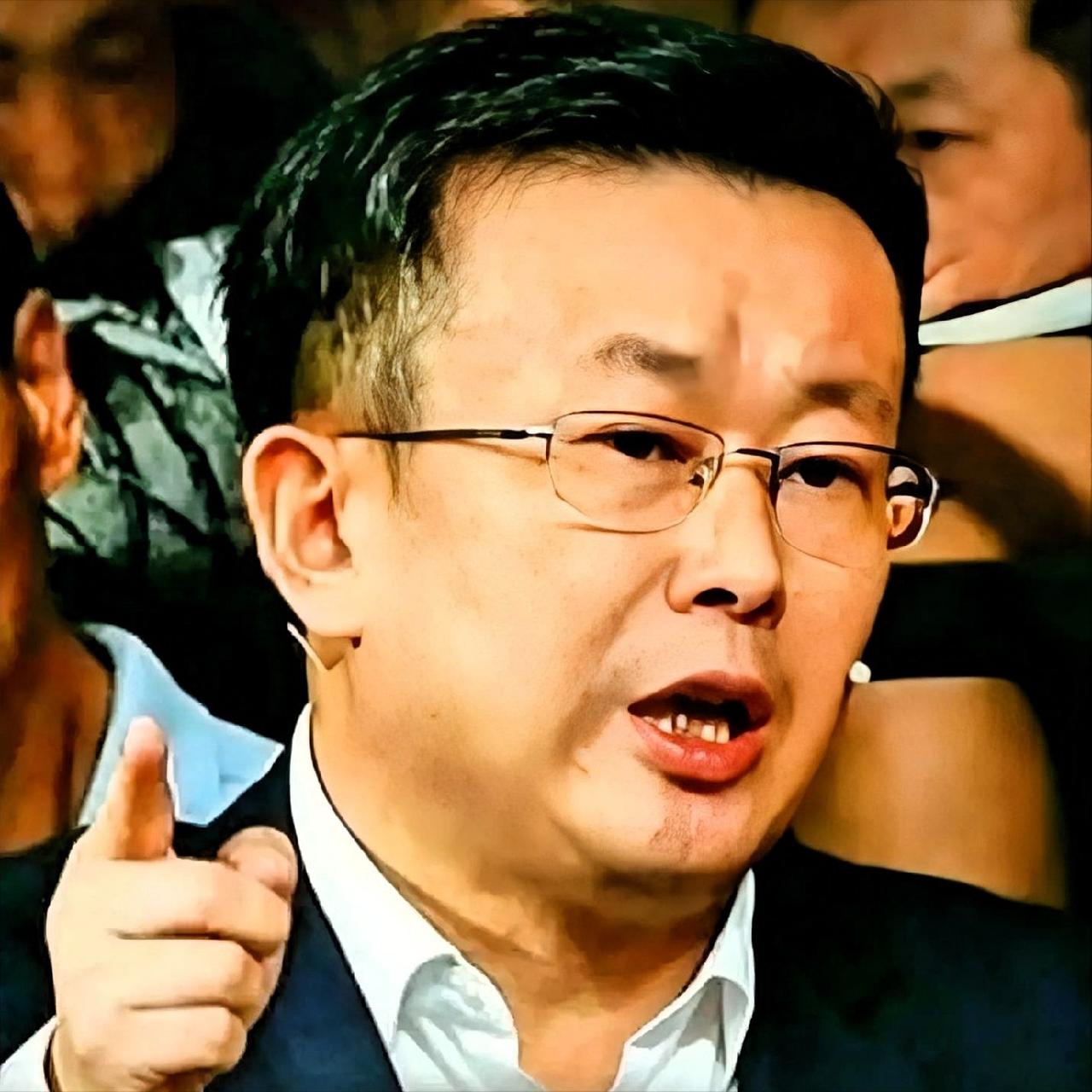 清华美院这回要坐不住了！我一直以为，审美这东西见仁见智，犯不上较真。可清华美