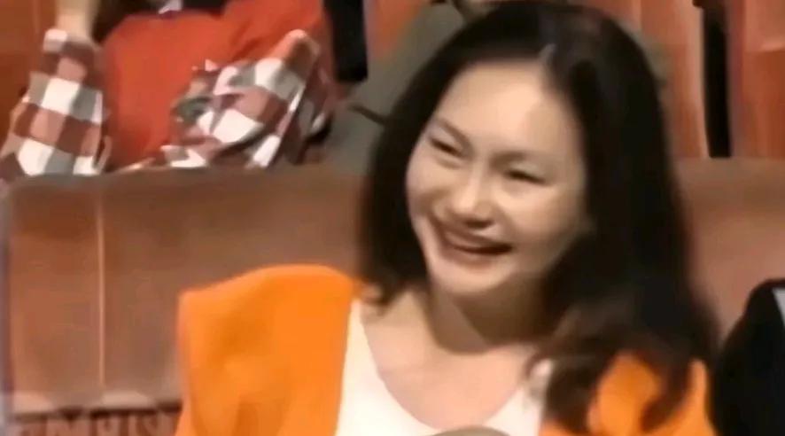 黄春梅11号凌晨发文求助，征友陪她、陪散步，说“有人可以救我吗？”，精神状态堪忧