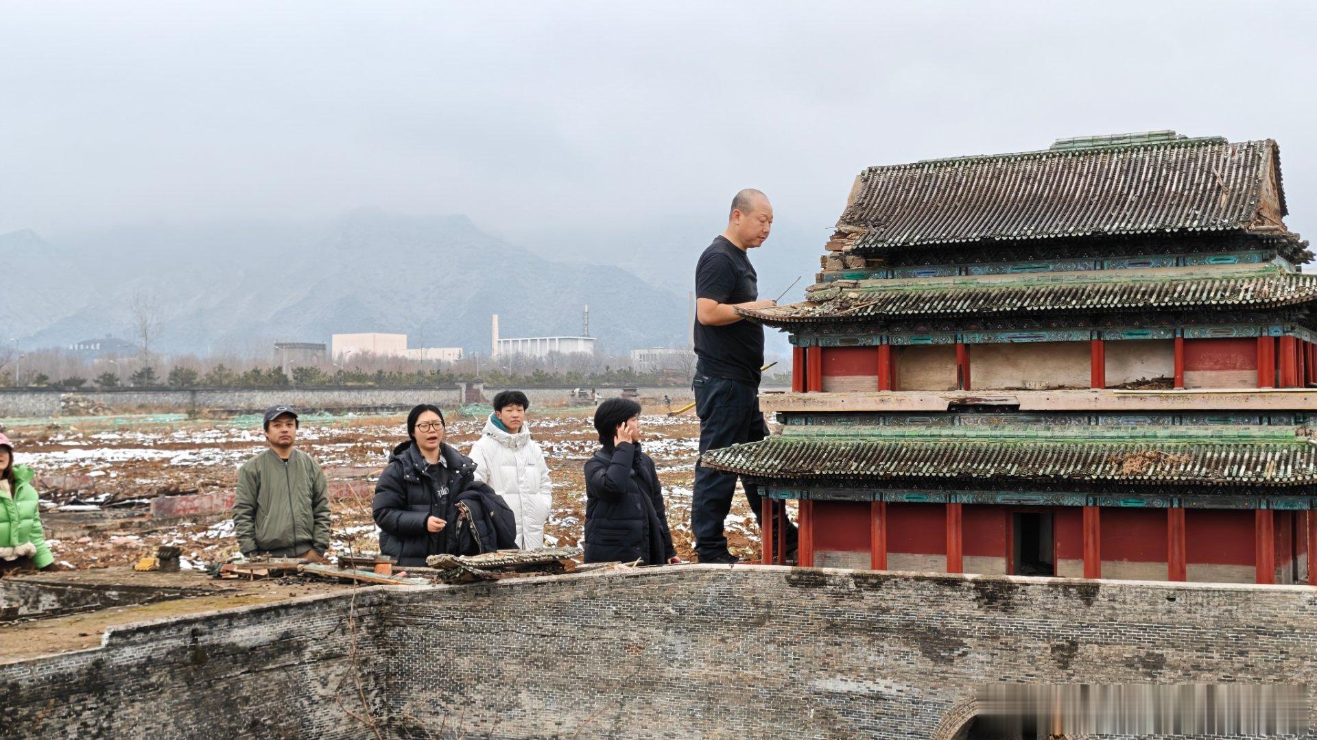 今天开白宁的理想i8带孩子去了一趟已经被拆的差不多的北京·老北京微缩景园已经