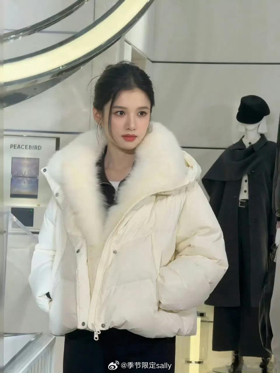 三位95花🌸今日活动图田曦薇，卢昱晓，张婧仪