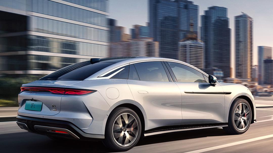 小米YU7 GT重磅曝光：738kW双电机+极速300km/h，赛道性能揭秘！