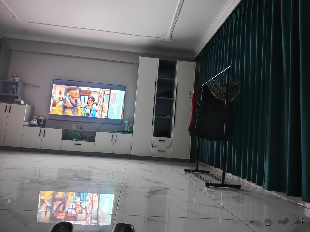 如果，一个男人对一个女人不停的说话，而且，是没话找话，大概率是对这个女人感兴趣。