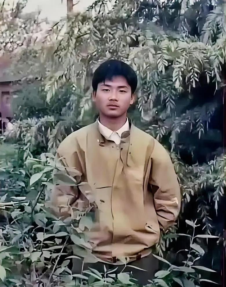 18岁的刘强东和18的奶茶妹妹