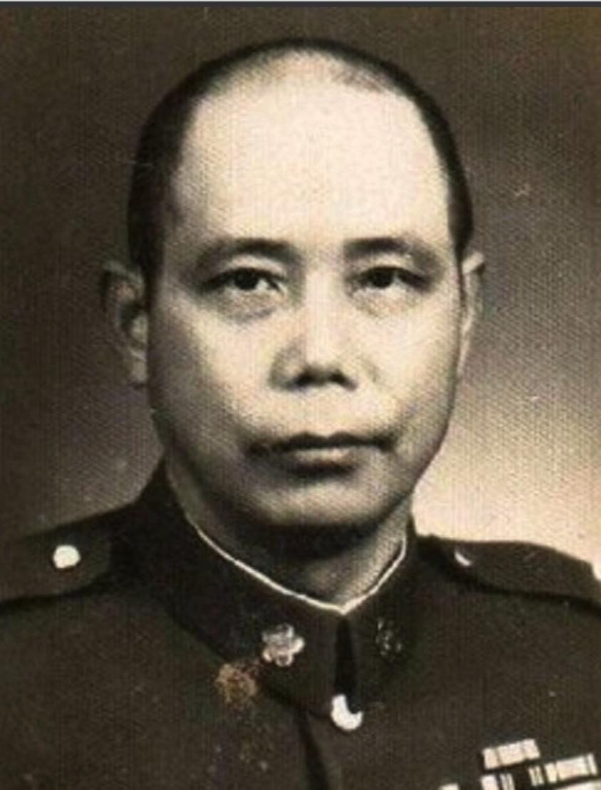 1943年，常德庆功宴上，王耀武正给57师残部夹菜，军长傅仲芳突然带兵闯入，直指