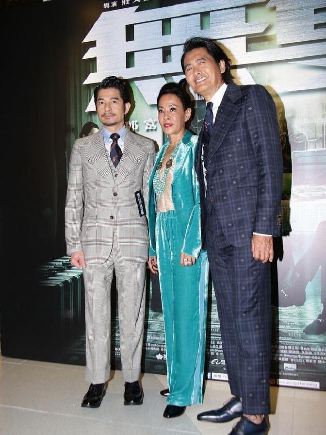 郭富城这家伙刚过60岁生日，就乐呵呵地说自己能领香港那张“乐悠卡”了！这卡从去年