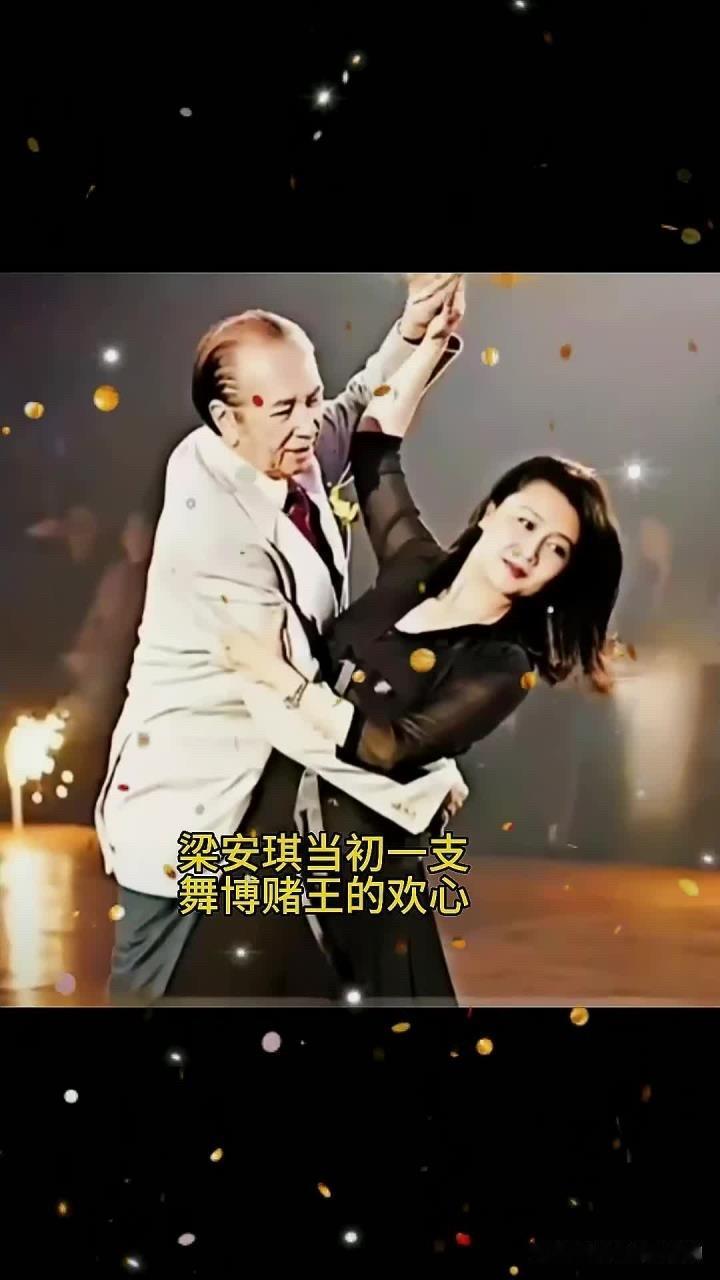 赌王四太和鲁豫说，自己不是轻轻松松获得富贵，获得赌王的宠爱的。她成为赌王的四太后