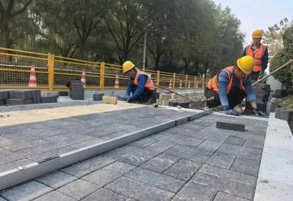 全长约14公里！西安广运潭大道微改造系统治理工程全面提速；目前，项目正在进行道路