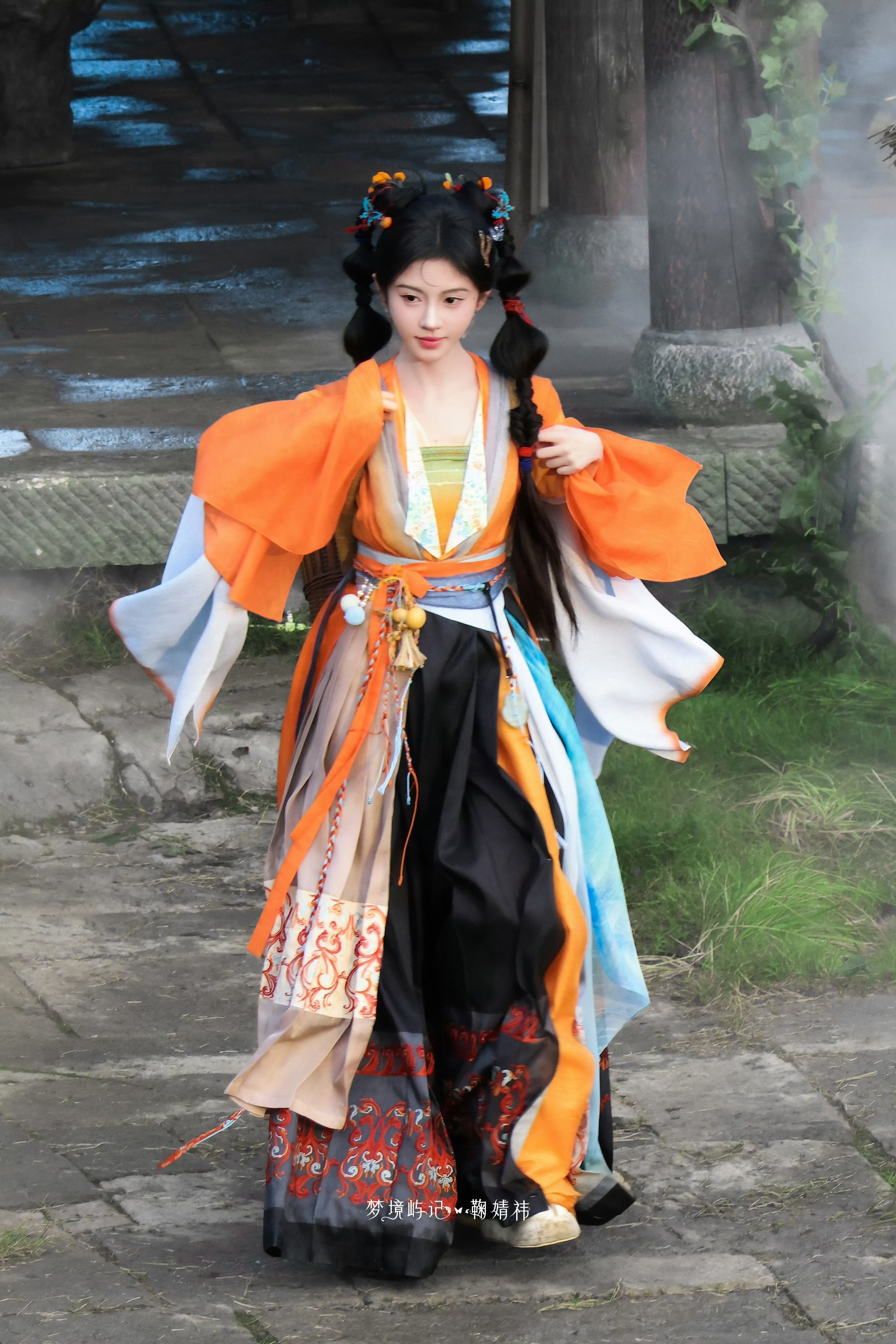 好特别的橙衣🍊🍊🍊层次感很丰富捏～～～鞠婧祎《来战》阿黛​​​