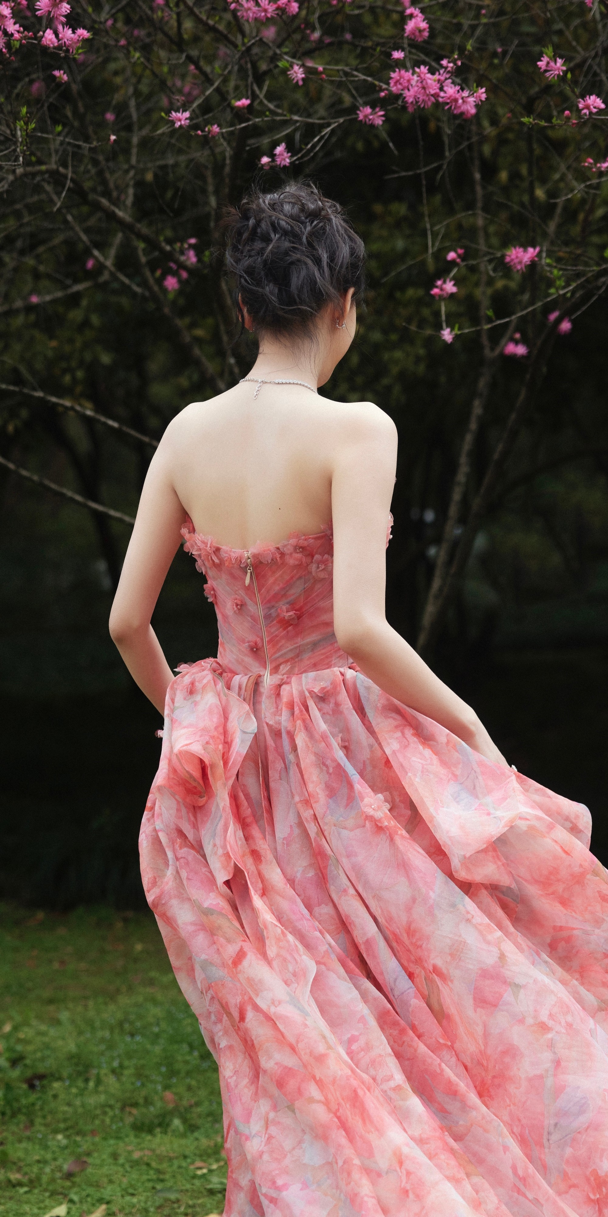 孙怡，春日美好，粉红烂漫。孙怡