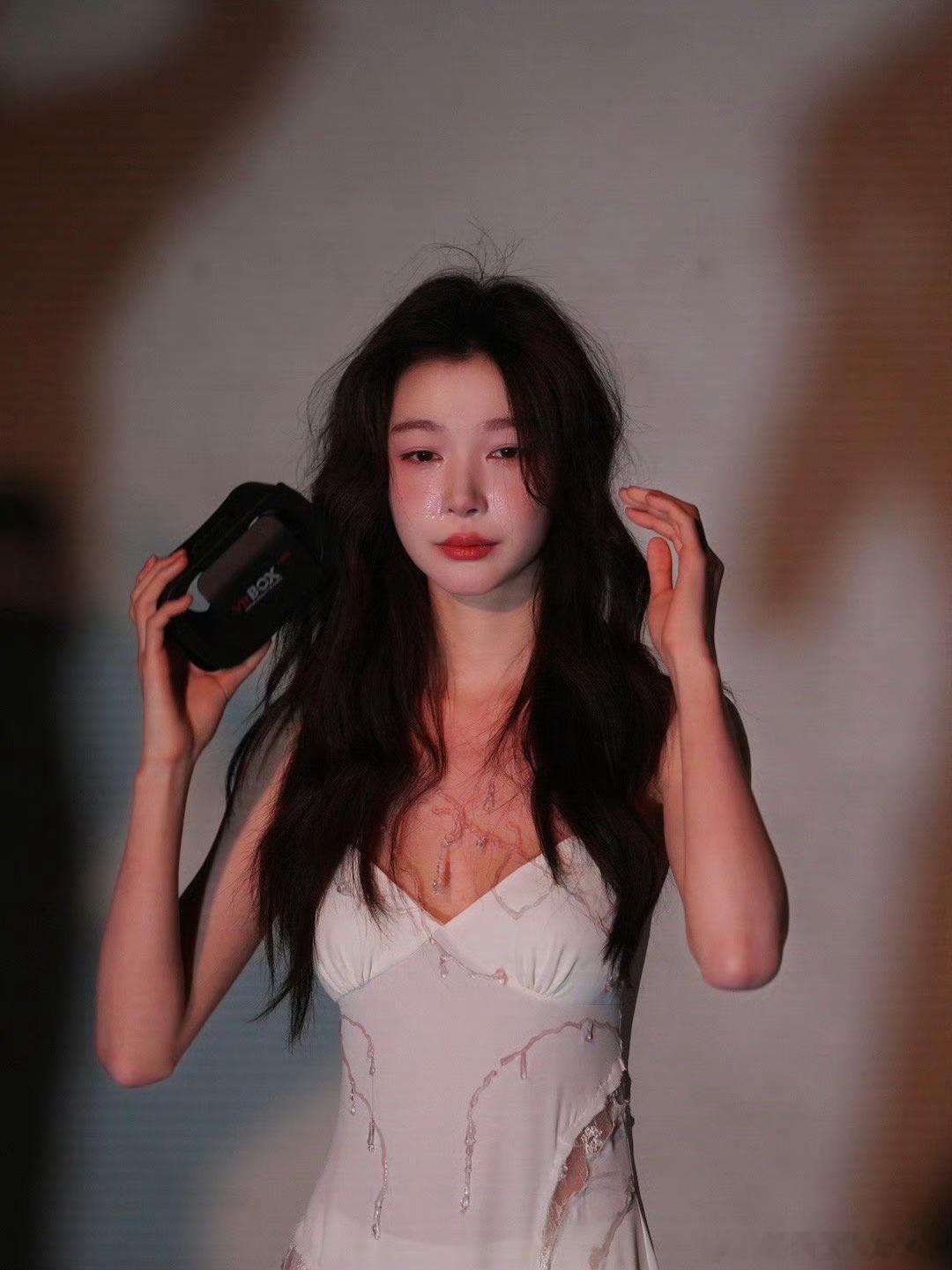 胡彦斌帮易梦玲提包包胡彦斌易梦玲逛街真好