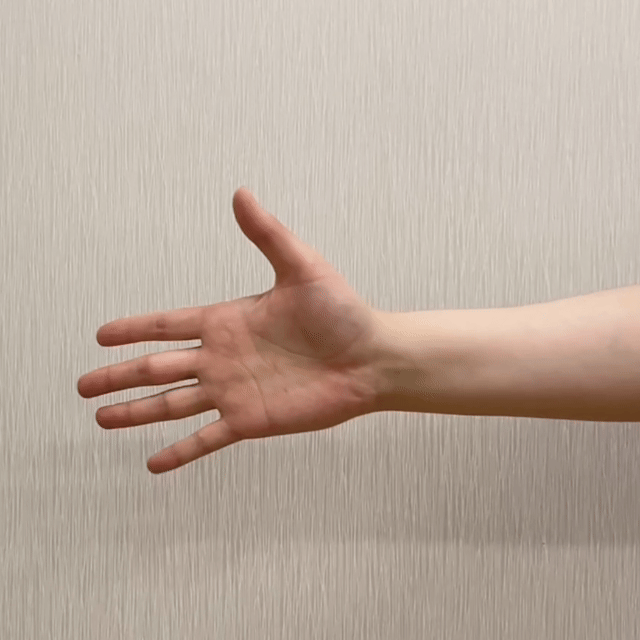 运动康复周五必备项目，放松一波你的手腕与手指头01：握拳时大拇指往里抠02：用