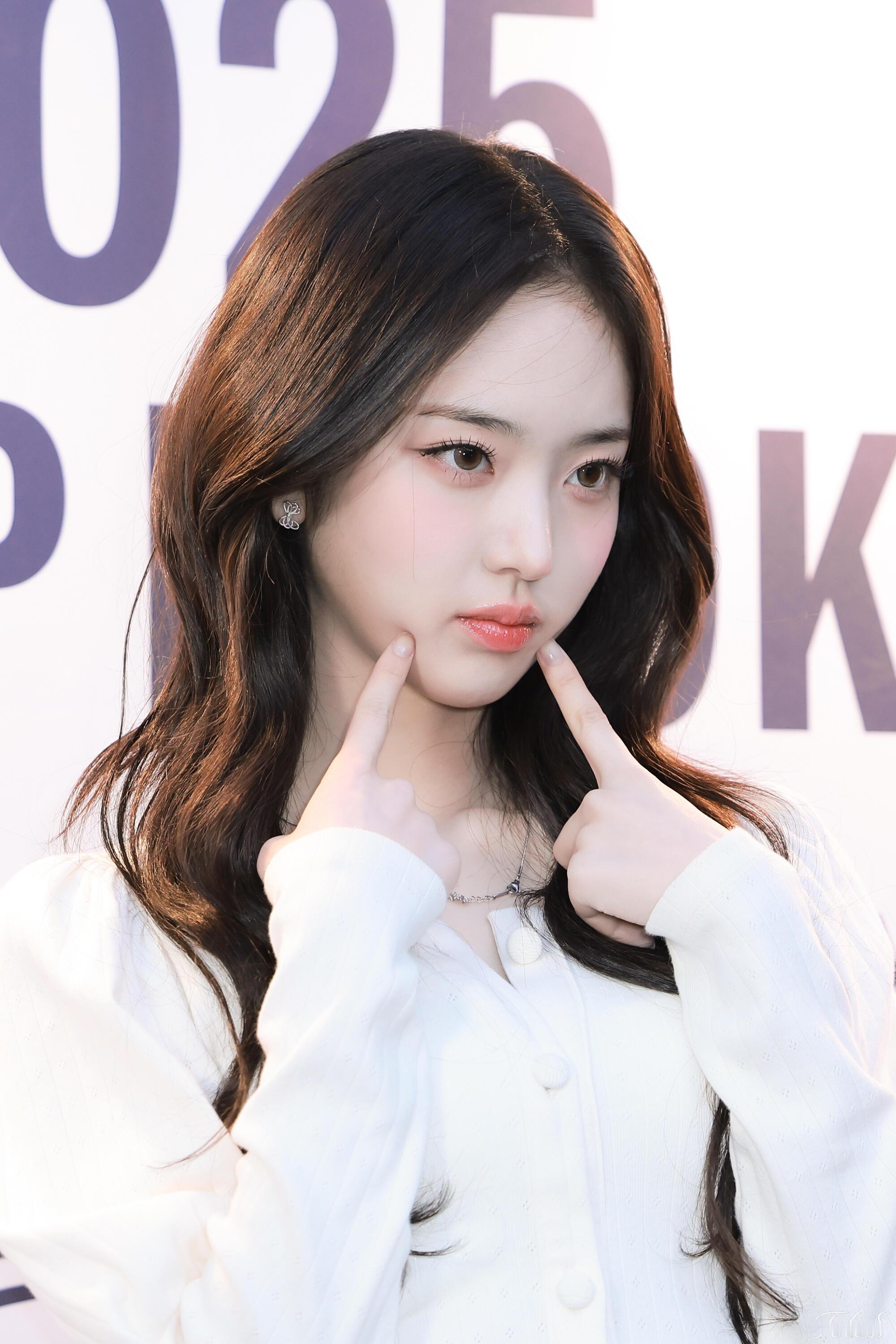 20岁的李修旻美得惊天动地的新闻图….