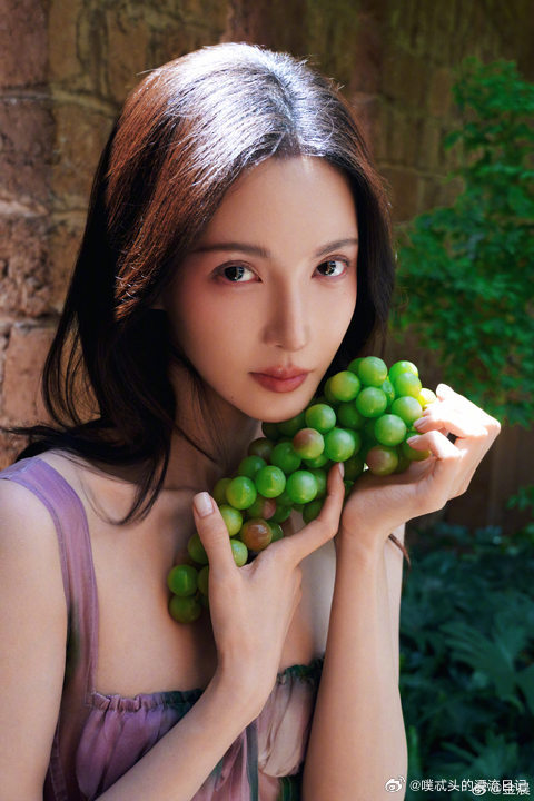 金晨阿那亚业主松弛感金晨作为阿那亚业主，这份松弛感太动人了！在家门口的红毯随性