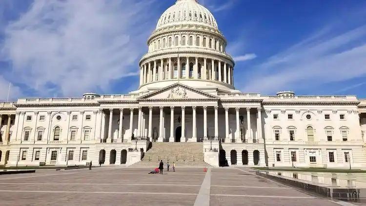 很多人觉得，美国总统只要一把椅子坐热，就能在白宫横着走四年。但真要是这么想，那就