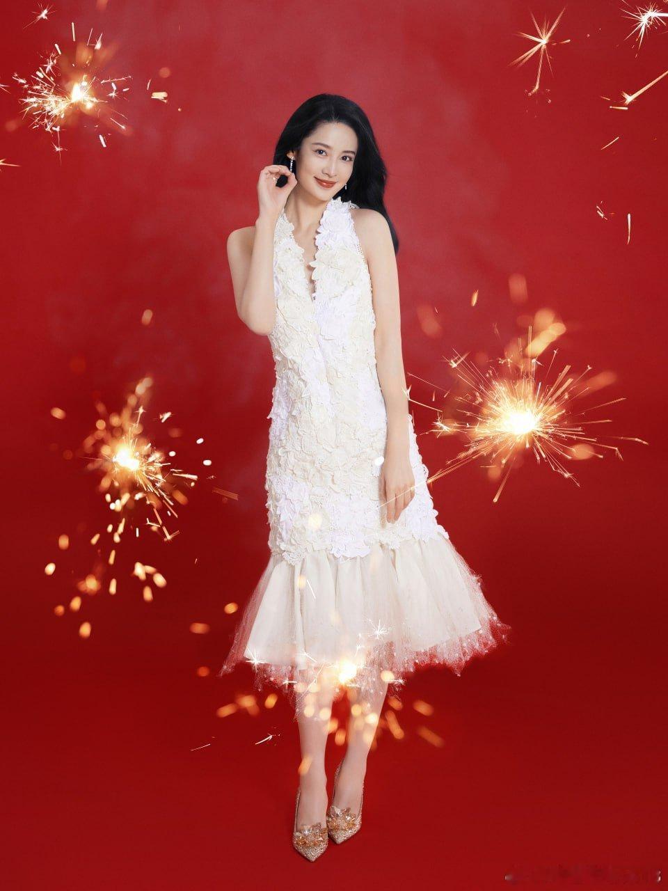 写真李沁大年初一营业照