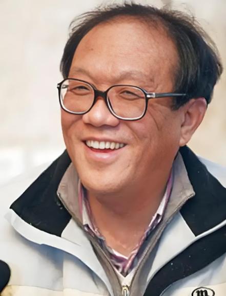 2010年，作家史铁生突发脑溢血，医生问他的妻子陈希米：“救不救？”没想到陈希米