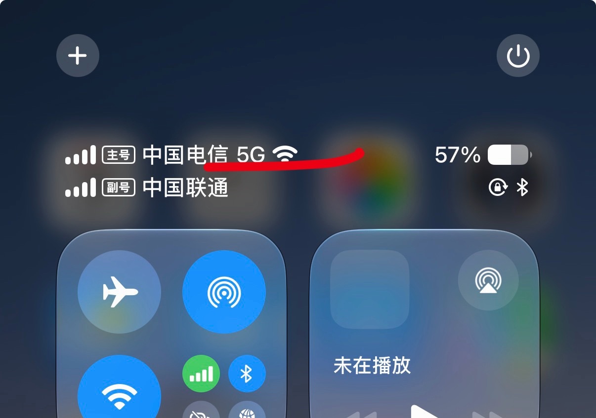 iOS27Beta3在WiFi状态下也可以看到蜂窝数据网络状态了。终于