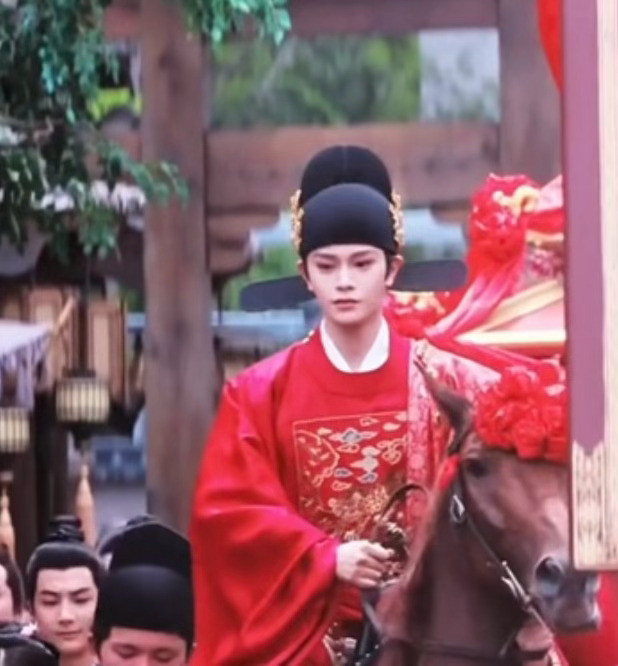 丁禹兮花开锦绣大婚路透丁禹兮这个造型太帅了🥺谁懂啊啊啊啊！！真的是“春风得意