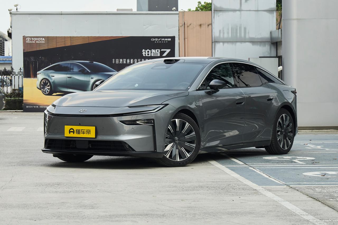 丰田还是“懂事”了！铂智7重磅上市，定位中大型车，限时14.78万起说真的，丰