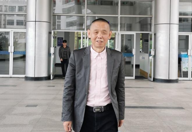华中科技大学有位神仙老师，30年不评职称、上课从不念PPT，教出的学生遍布各大名