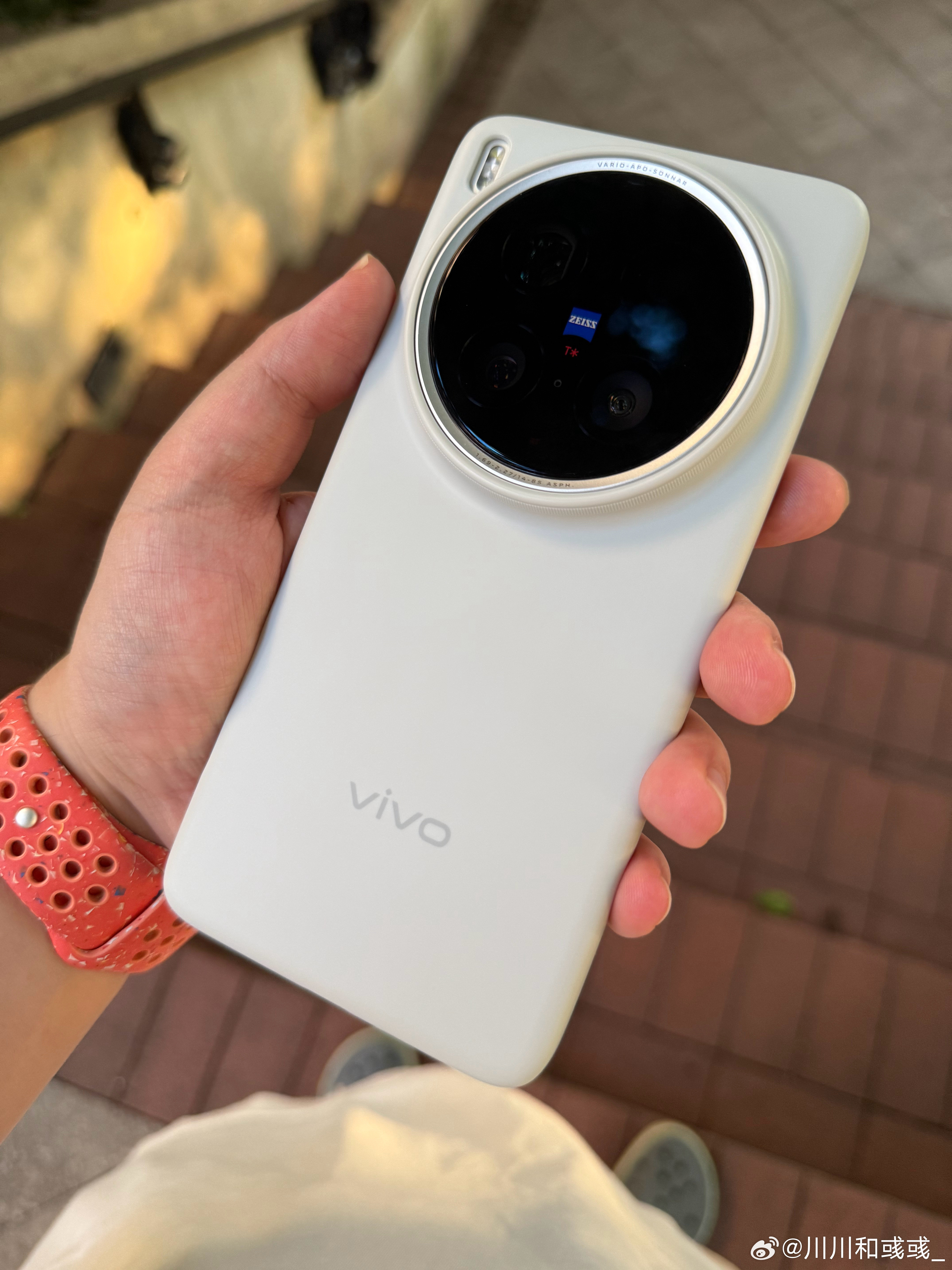 为啥我每次用vivo的手机总能无意中发现一些影响比较大的问题呢，本来稿子都给了一
