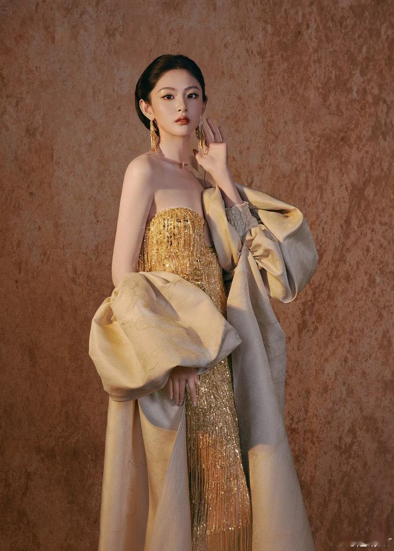 赵晴怎么美成这样了不同风格都能hold住，既能温婉恬静，也可以解锁清冷感，可塑性