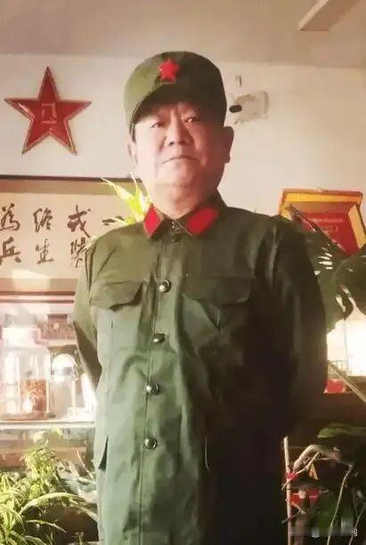 于建军，河南浚县人，1963年出生，对越自卫反击战一等功臣。1978年15岁参军