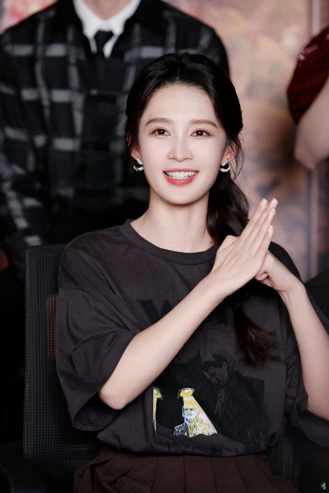 李沁越素越惊艳李沁真的每一次淡淡的妆造就很出圈😘😘越素越有一种温柔