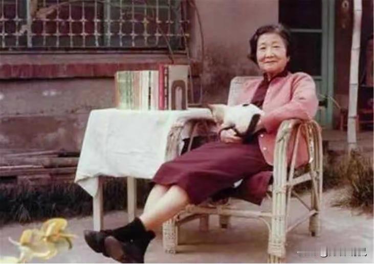 才女苏雪林，结婚36年，拒绝与丈夫同房。丈夫离世后，她坚持守寡38年，一生未育。