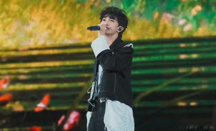 周深反深代词实体专辑8个TOP1周深反深代词霸榜实力认证完全是实至名归！双平台