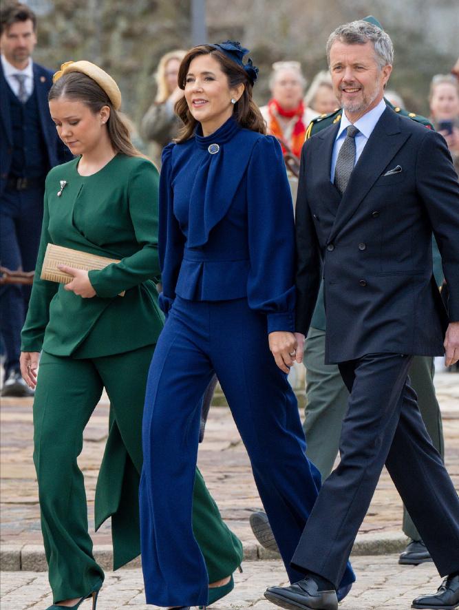 丹麦王室龙凤胎十五岁坚信礼仪式最帅文森特和最美约瑟芬确认为正式教徒，