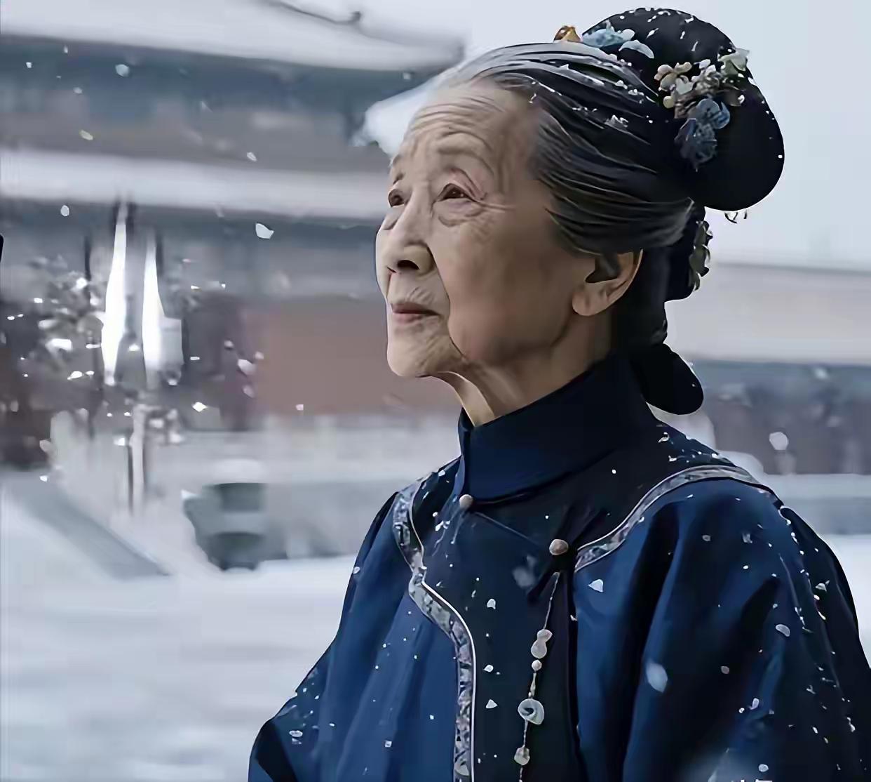 乾隆22年，康熙帝97岁的定妃去世。她一生仅被康熙帝宠幸过一次，却凭着这次偶然的