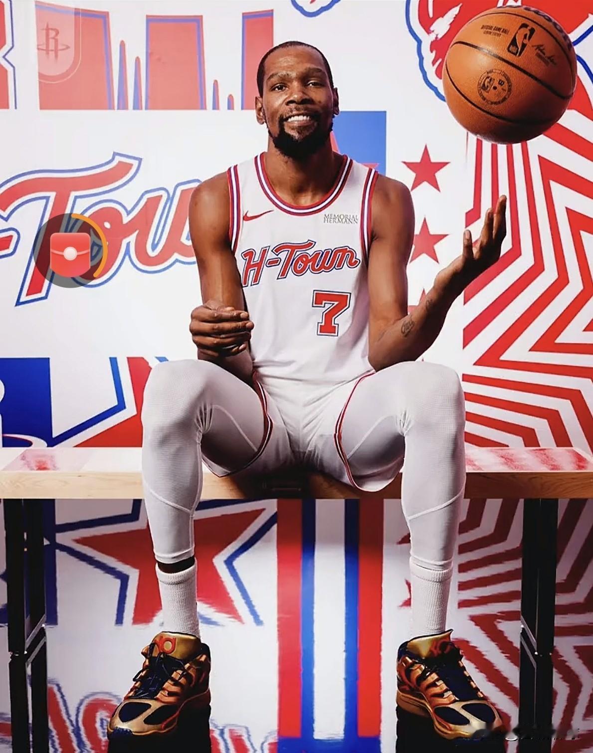 本赛季预计杜兰特可以上升至第五位，在杜兰特上面的是第七位的张伯伦，第六位的诺维斯