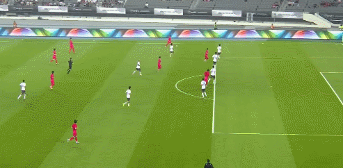 国足vs韩国20分钟0-2！韩国队边路传中，头球再破国足大门……​​​