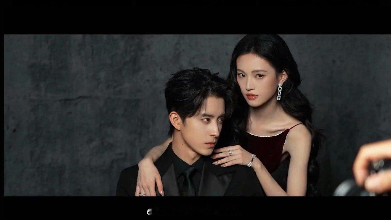 敖瑞鹏沈羽洁捧脸吻路透没想到啊，电视剧《不二之臣》这么快就有吻戏了，看到敖瑞鹏