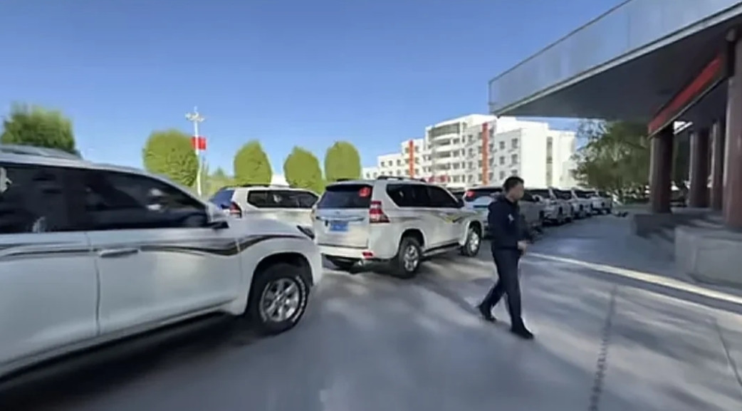 接受神州返回舱的地面车队因大量使用丰田越野车而遭到了一些网友的批评。但希望这些
