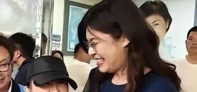 高雄那位扬言“手撕解放军”的台独少女，来大陆一趟后，居然把绿营的底裤都扒光了？！