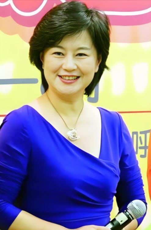 1999年，鞠萍向丈夫蒋启星提出了离婚，丈夫同意离婚，却让她二选一，孩子和财产只