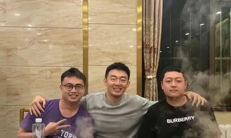 辽篮小刘总和刘家成真是好哥们，掏心掏肺那种！刘家成刚到宁波上任，辽宁男篮的小刘