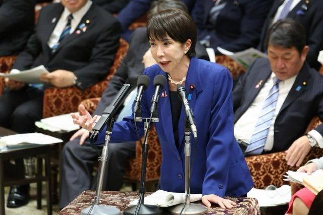 日本前首相提醒高市：当年中国免掉日本千亿赔款，相当于当时全国一年收入的三分之一！