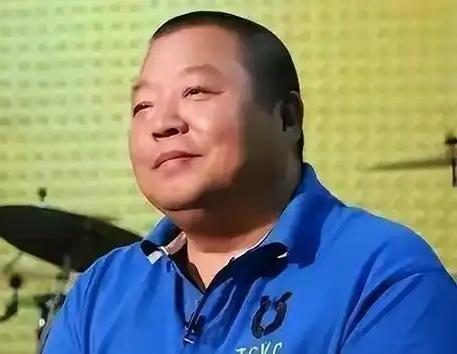 曾经的他开悍马、养藏獒，一个电话能叫来半个摇滚圈，人人喊他一声“臧爷”。2018