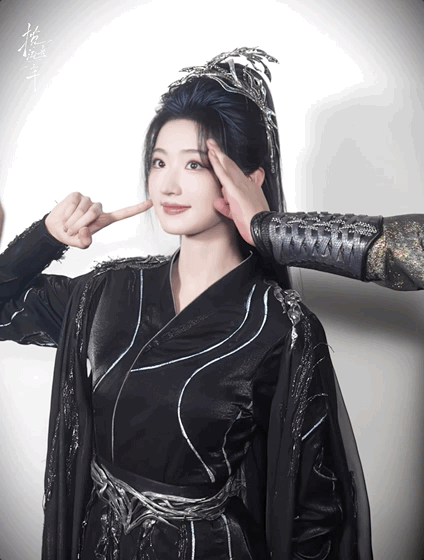 怎么会有男女主看手就有cp感的被李宏毅、杨雨潼仙侠照甜到！手的互动氛围感拉满，剧