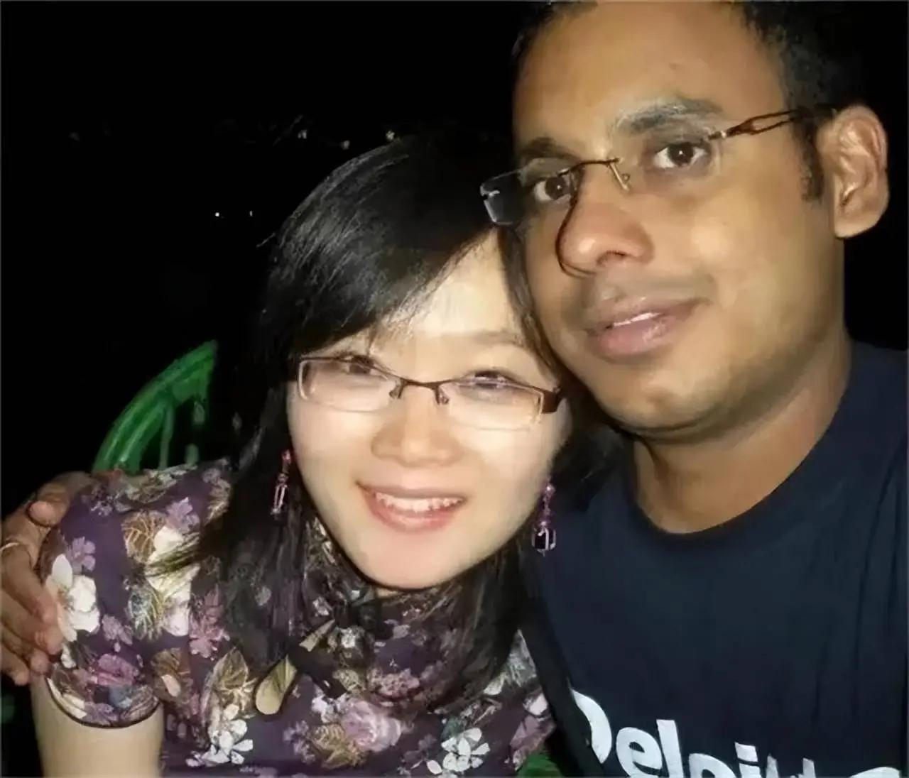 “让我回中国吧！”2020年夏天，新德里贫民窟里，一个女人捂着鼻子躲在漏雨的破铁