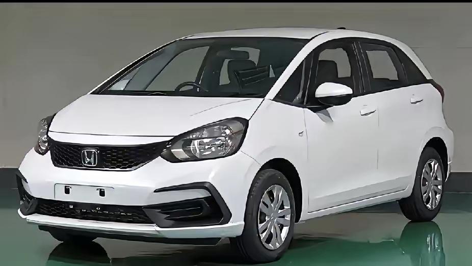 现在买代步车的人越来越多，以前的“神车”本田飞度现在销量不行了，不是车质量差，主